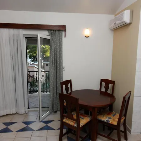 Apartment By The Sea - 3197 *